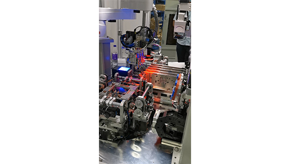 精密焊接自動(dòng)化線(xiàn)-焊接精度高