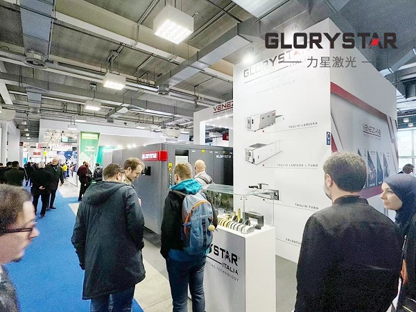 力星激光萬瓦級激光切割機亮相意大利工業展，引爆行業熱潮