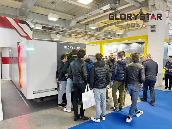 力星激光萬瓦級激光切割機亮相意大利工業展，引爆行業熱潮