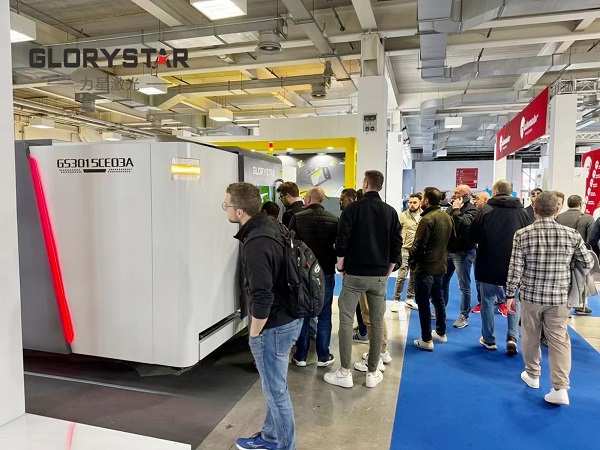 力星激光萬瓦級激光切割機亮相意大利工業展，引爆行業熱潮
